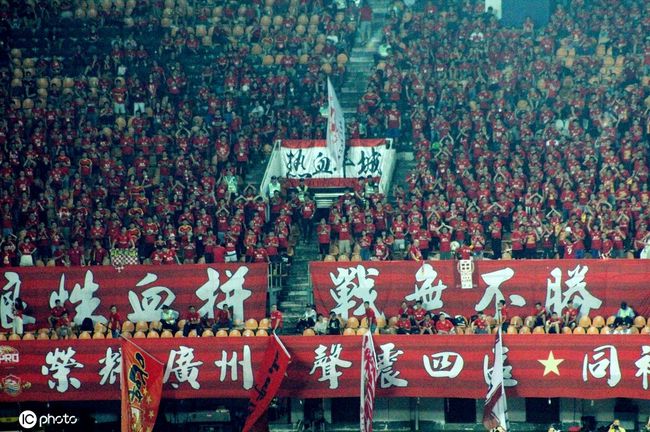 接受记者采访时，意大利名宿科瓦洛蒂谈到了尤文和国米，他表示如果拥有卢卡库，阿莱格里就能带领尤文赢得意甲冠军。